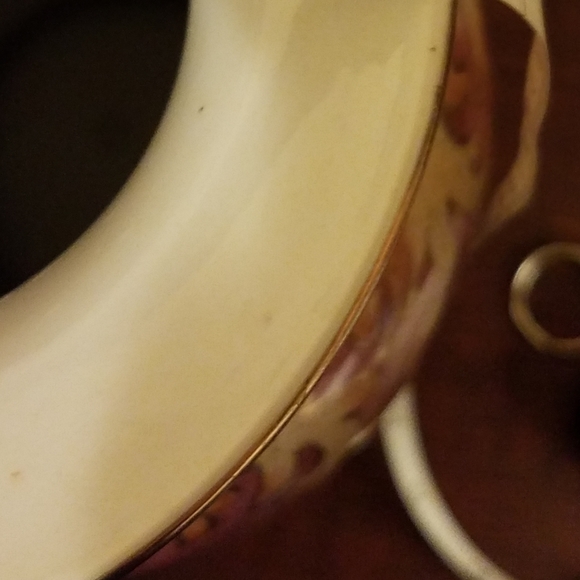 🌺SOLD🌺 Large Antique Tapestry Porcelain Vase - Picture 4 of 6